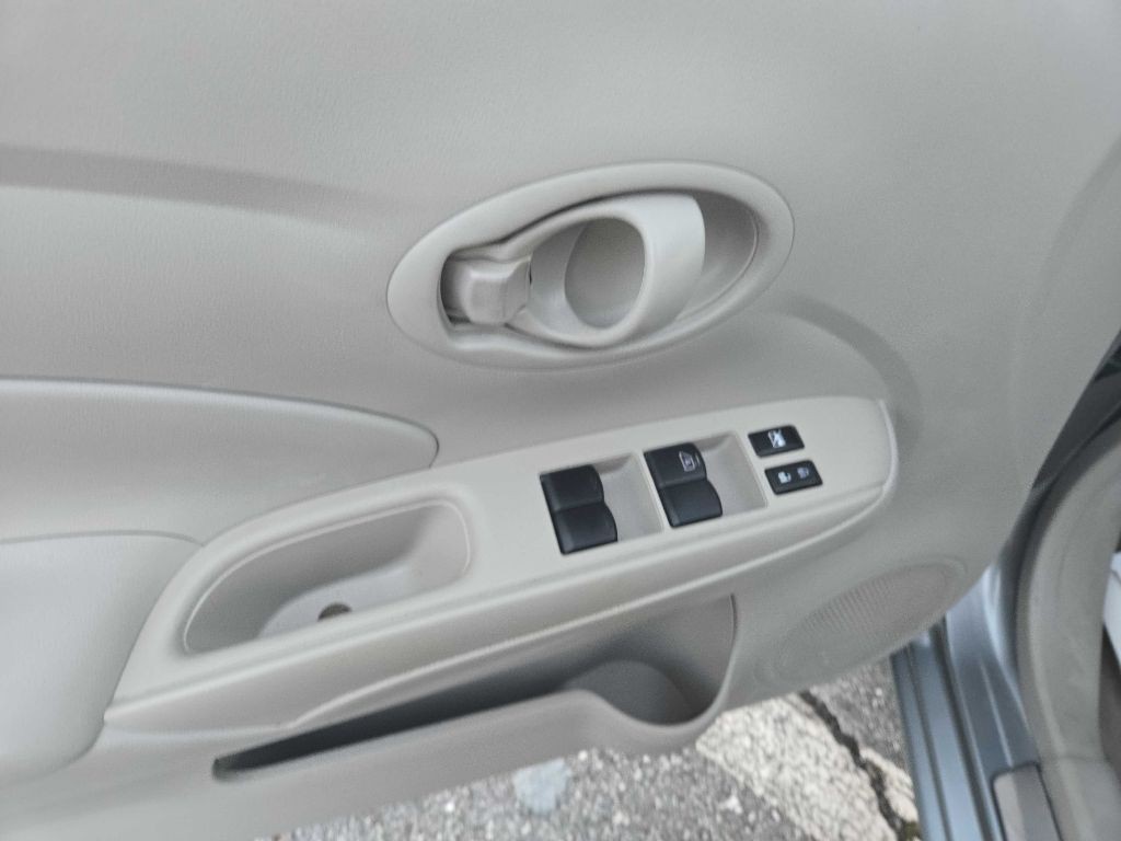 2012 Nissan Versa Image 25