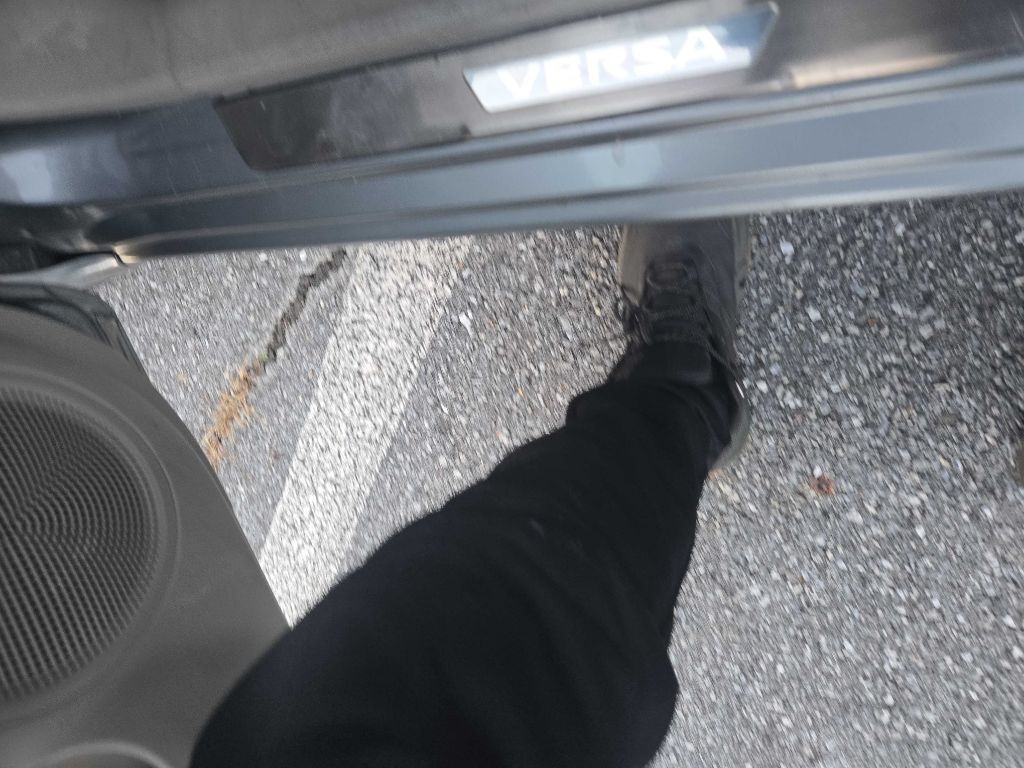 2012 Nissan Versa Image 29