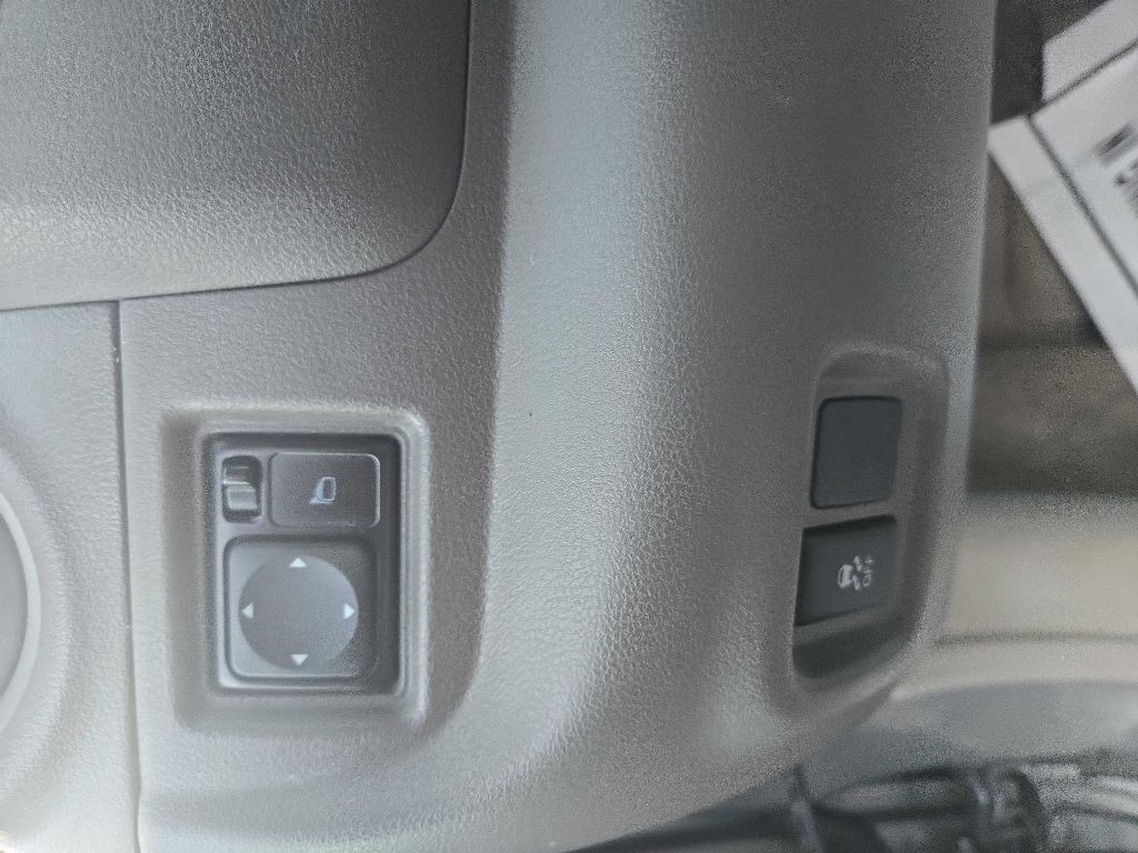 2012 Nissan Versa Image 30