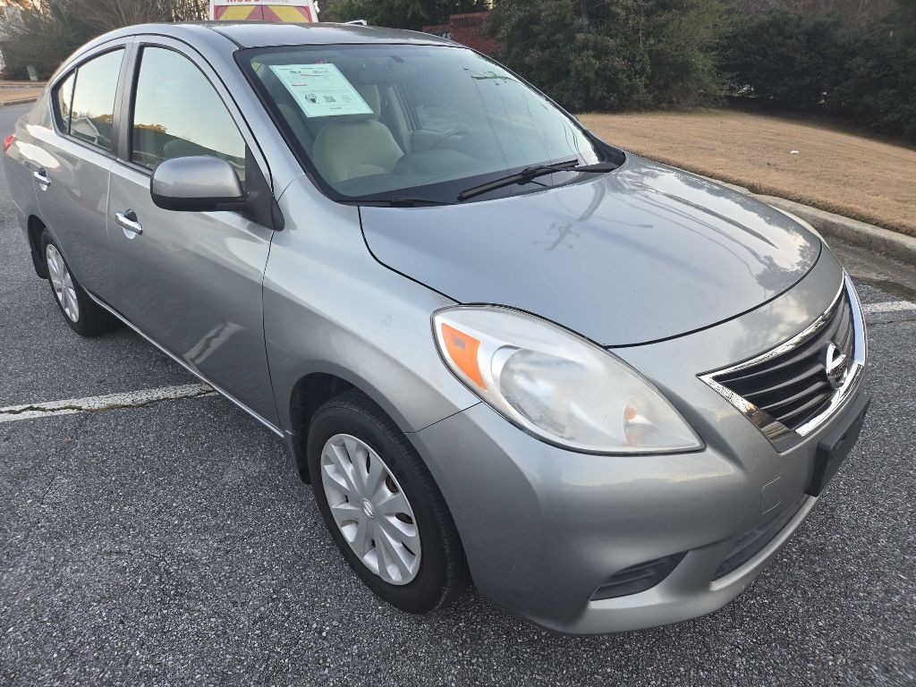 2012 Nissan Versa Image 4