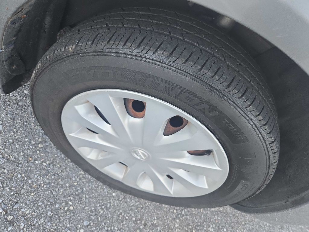 2012 Nissan Versa Image 6