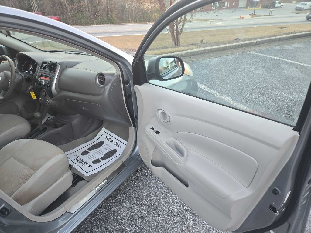 2012 Nissan Versa Image 7