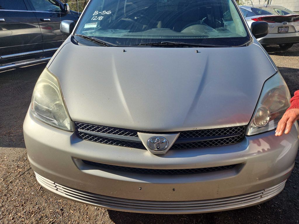 2004 Toyota Sienna Image 1