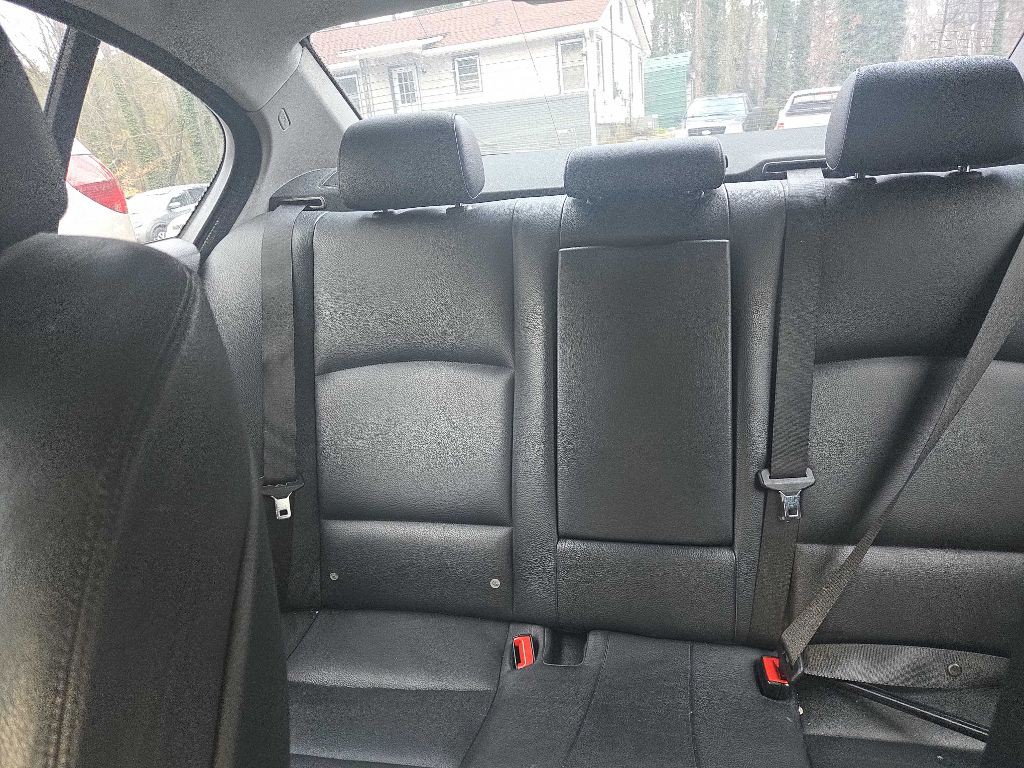 2011 BMW 5 Series Image 8