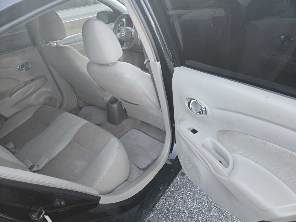 2014 Nissan Versa Image 9
