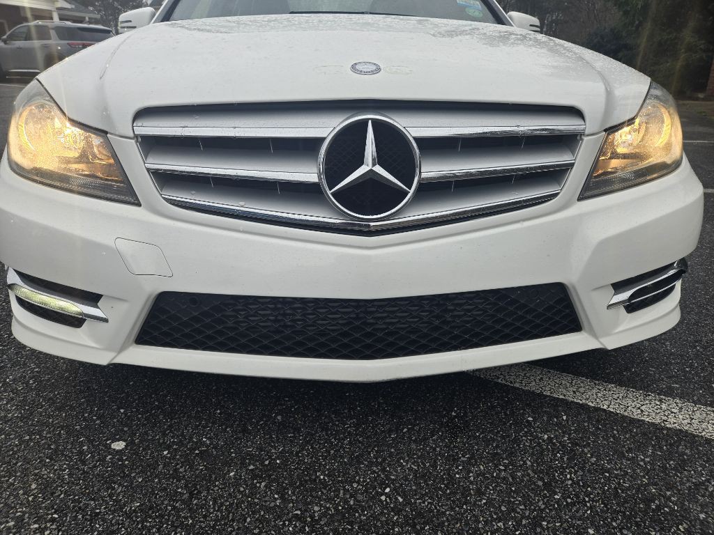 2013 Mercedes-Benz C-Class Image 3