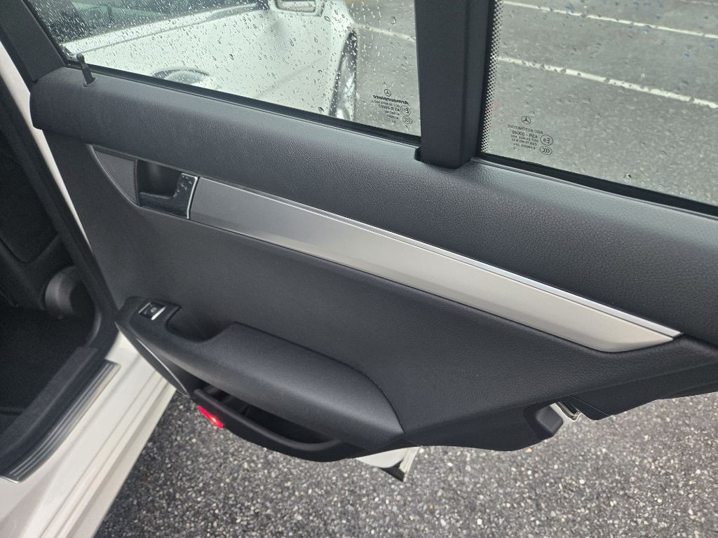 2013 Mercedes-Benz C-Class Image 16