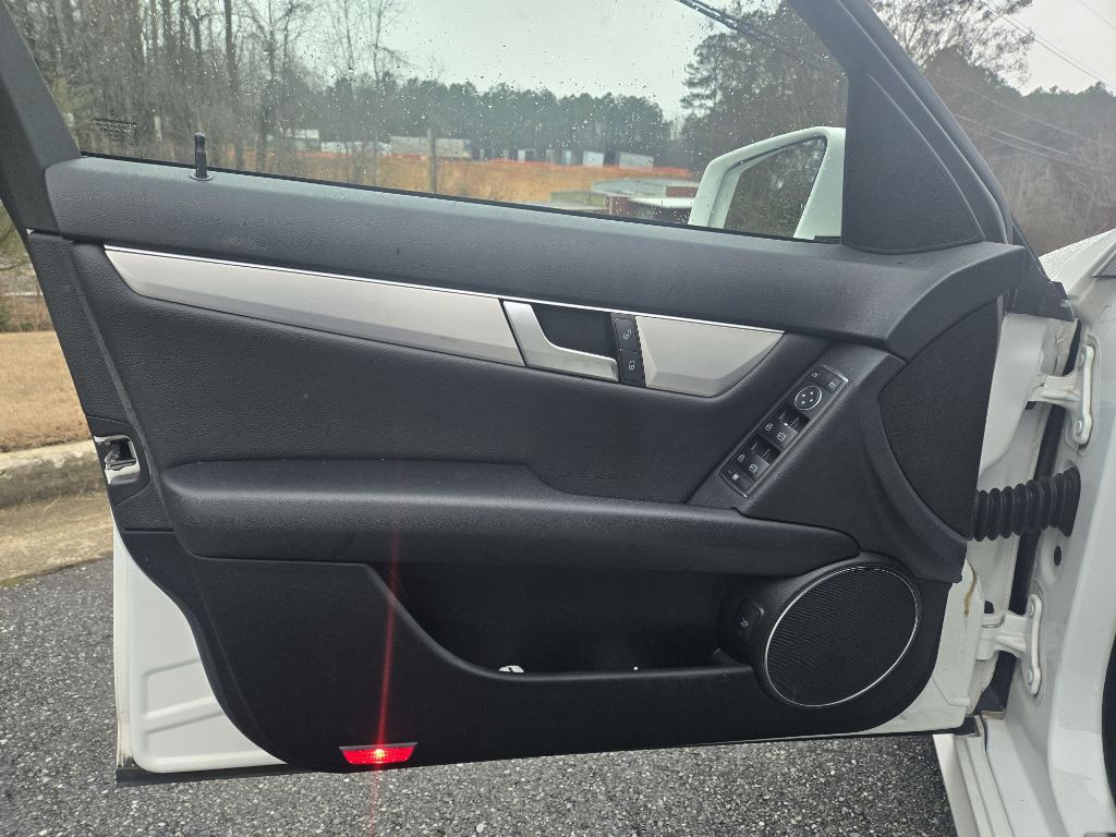 2013 Mercedes-Benz C-Class Image 24