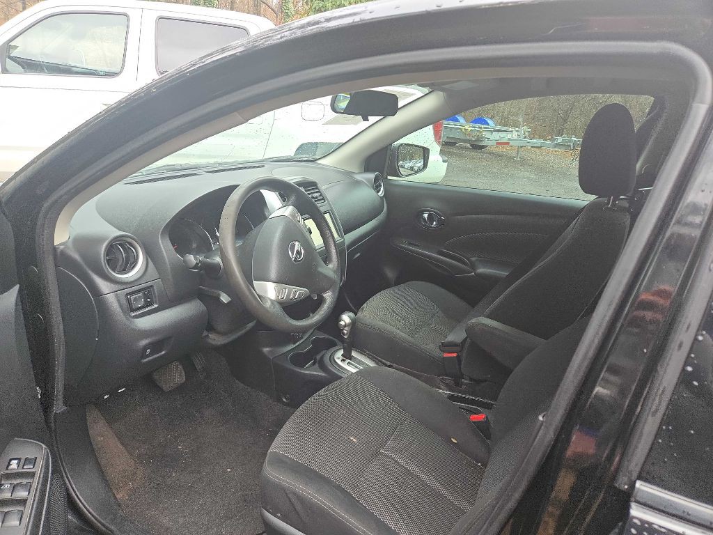 2019 Nissan Versa Image 3