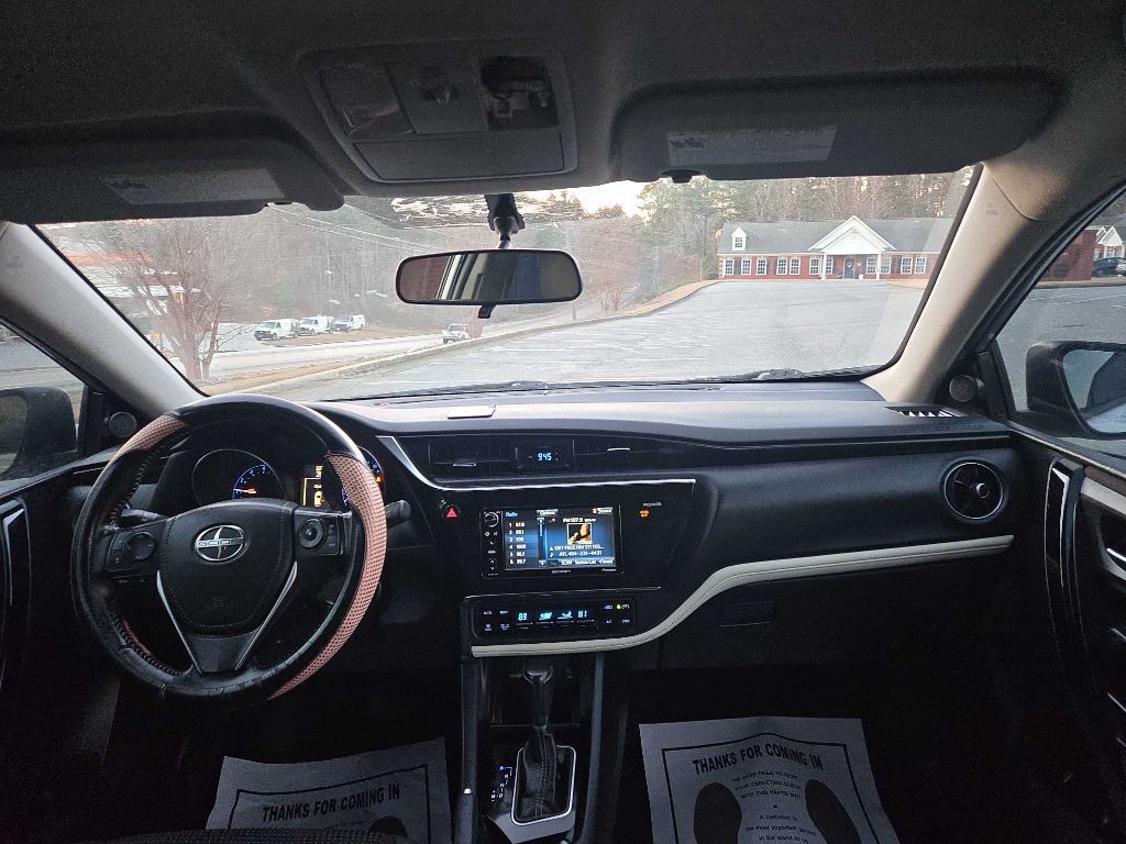 2016 Toyota Corolla Image 11