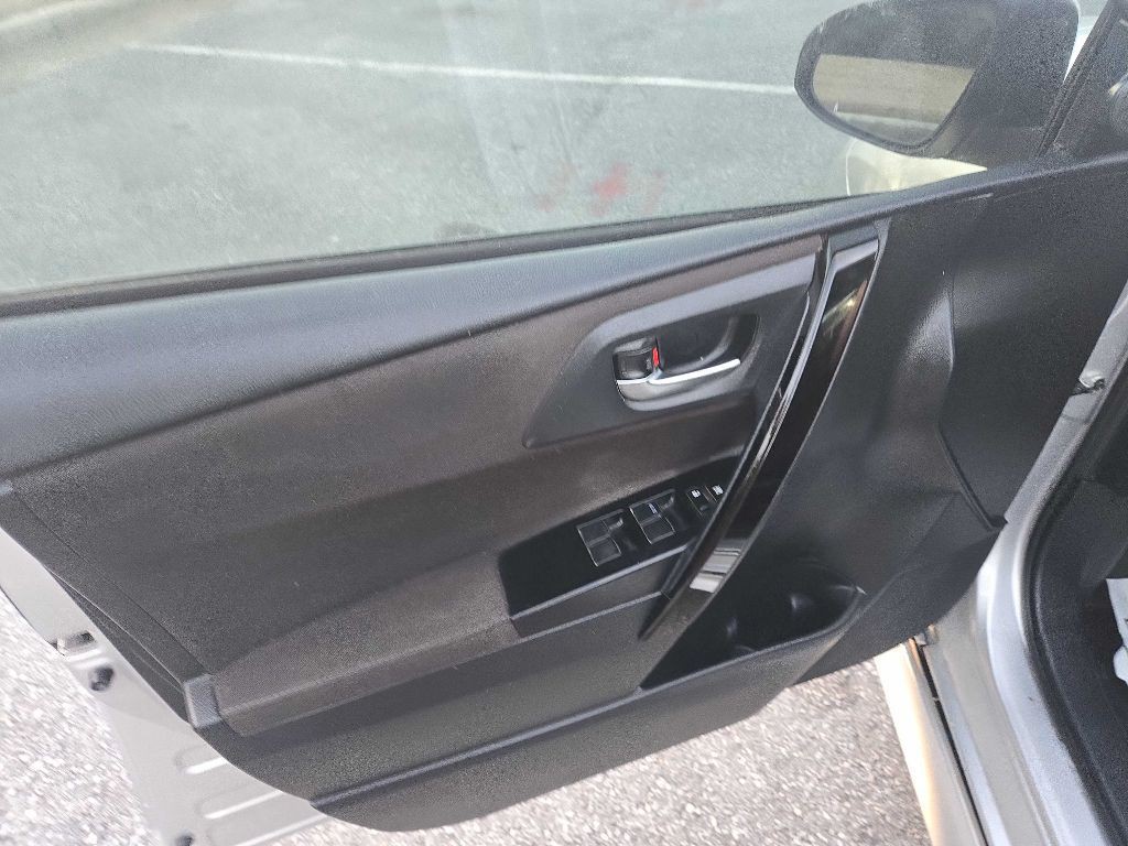 2016 Toyota Corolla Image 19