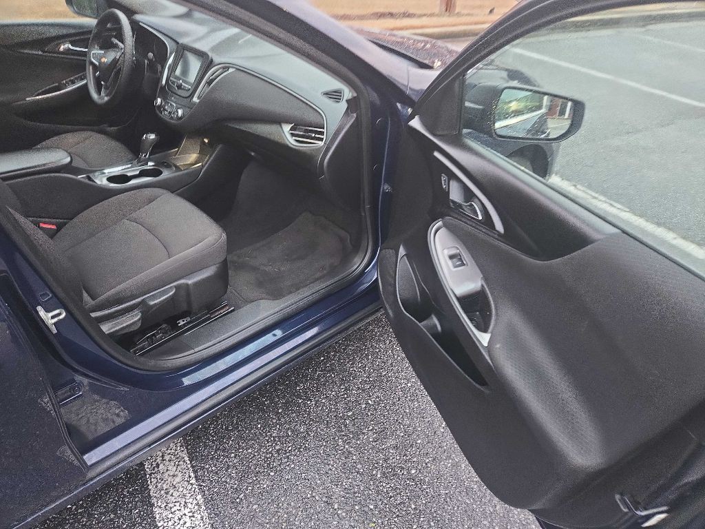 2018 Chevrolet Malibu Image 7