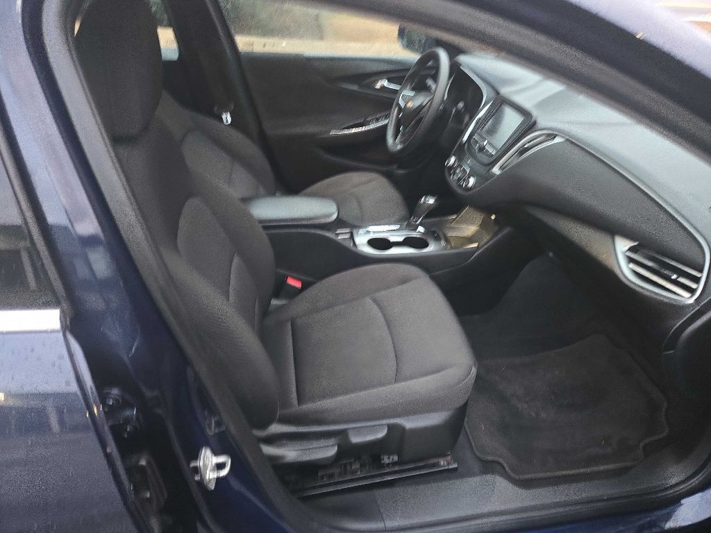 2018 Chevrolet Malibu Image 11