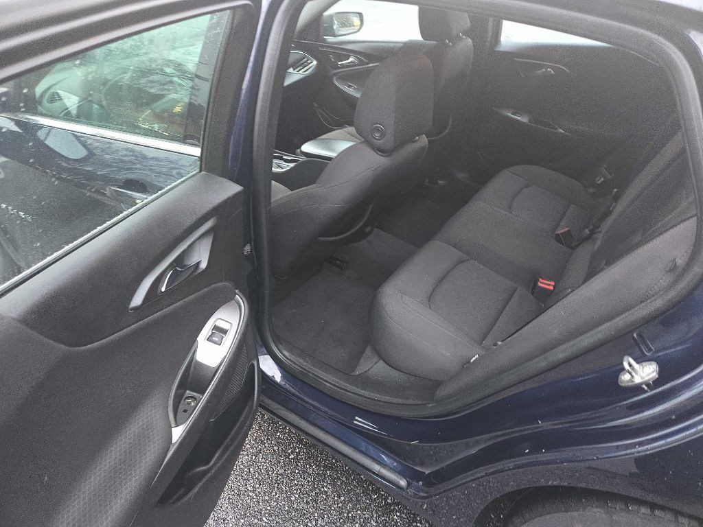 2018 Chevrolet Malibu Image 18