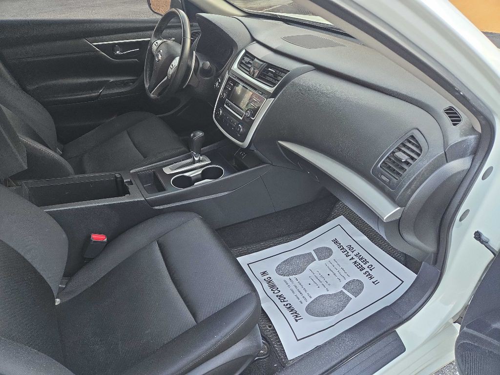 2016 Nissan Altima Image 8