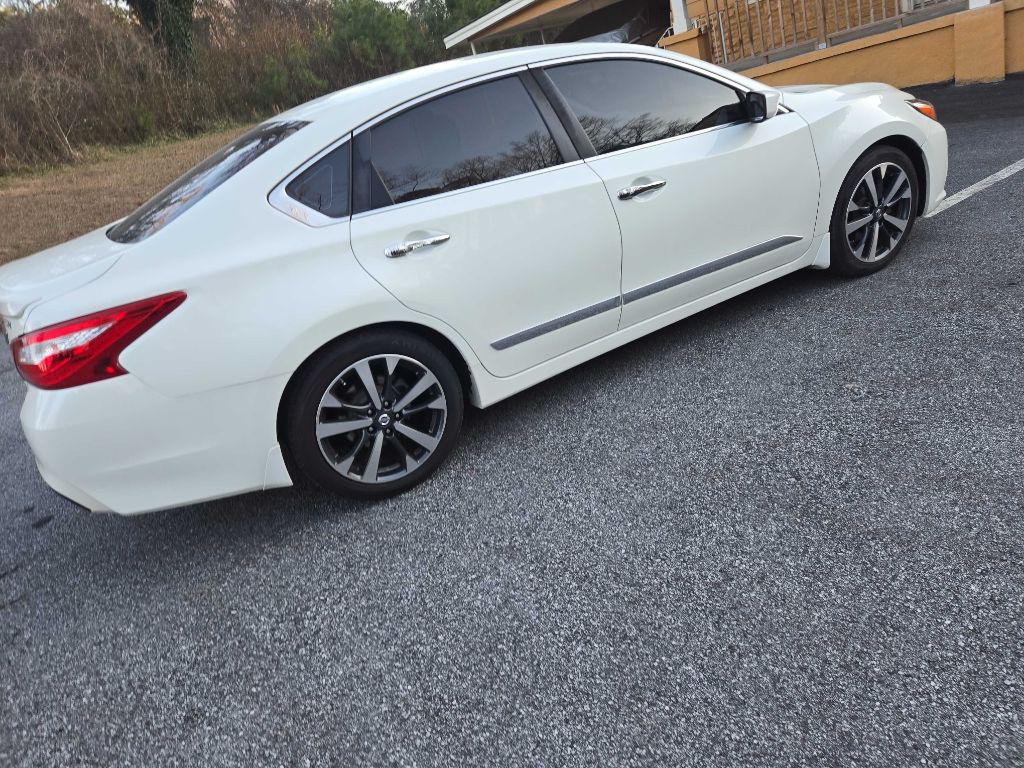 2016 Nissan Altima Image 14