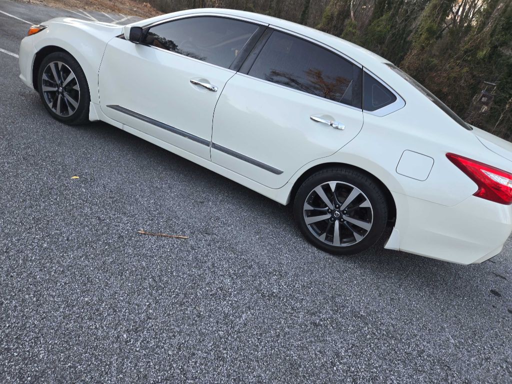 2016 Nissan Altima Image 18