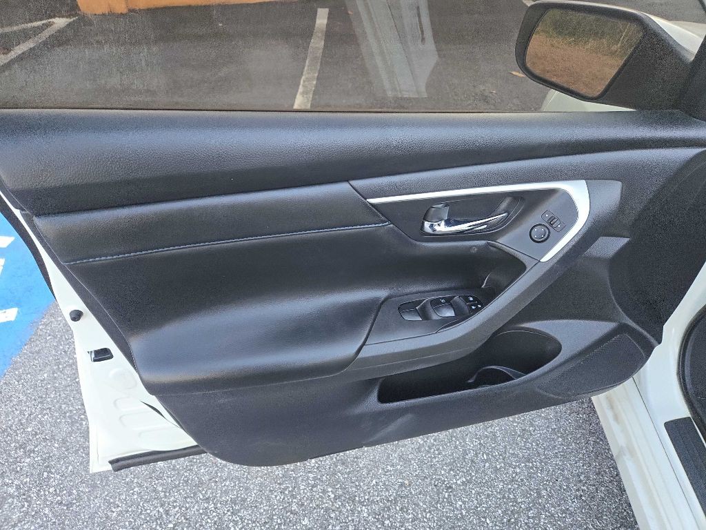 2016 Nissan Altima Image 21