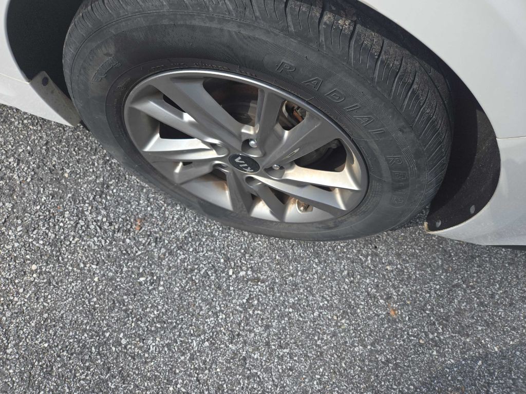 2019 Kia Optima Image 15