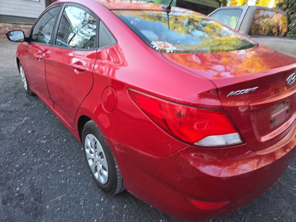 2016 Hyundai Accent Image 8