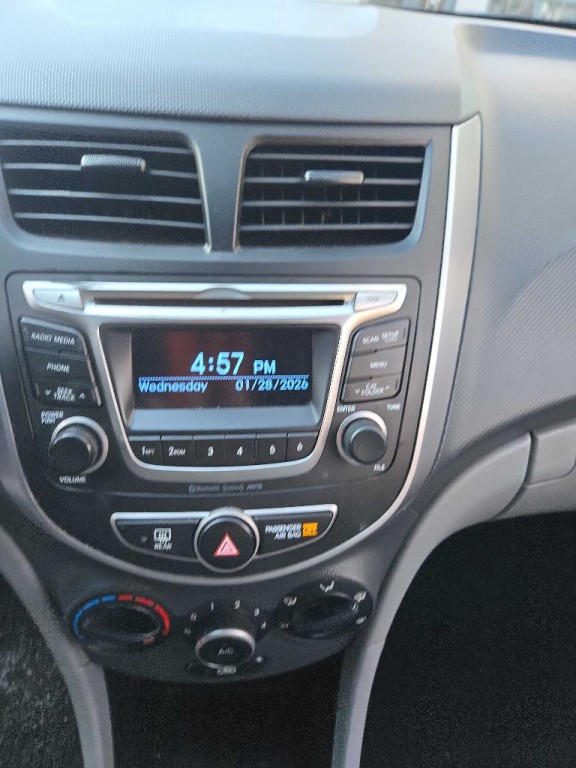 2016 Hyundai Accent Image 9