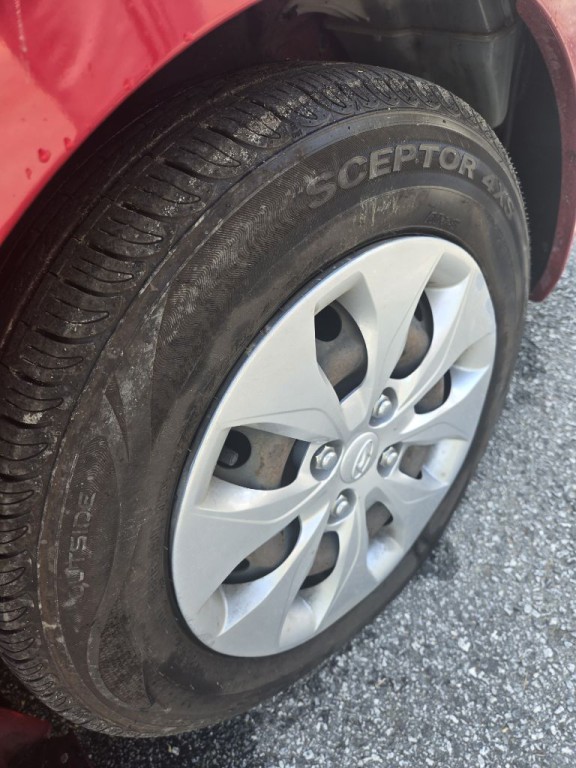 2016 Hyundai Accent Image 4