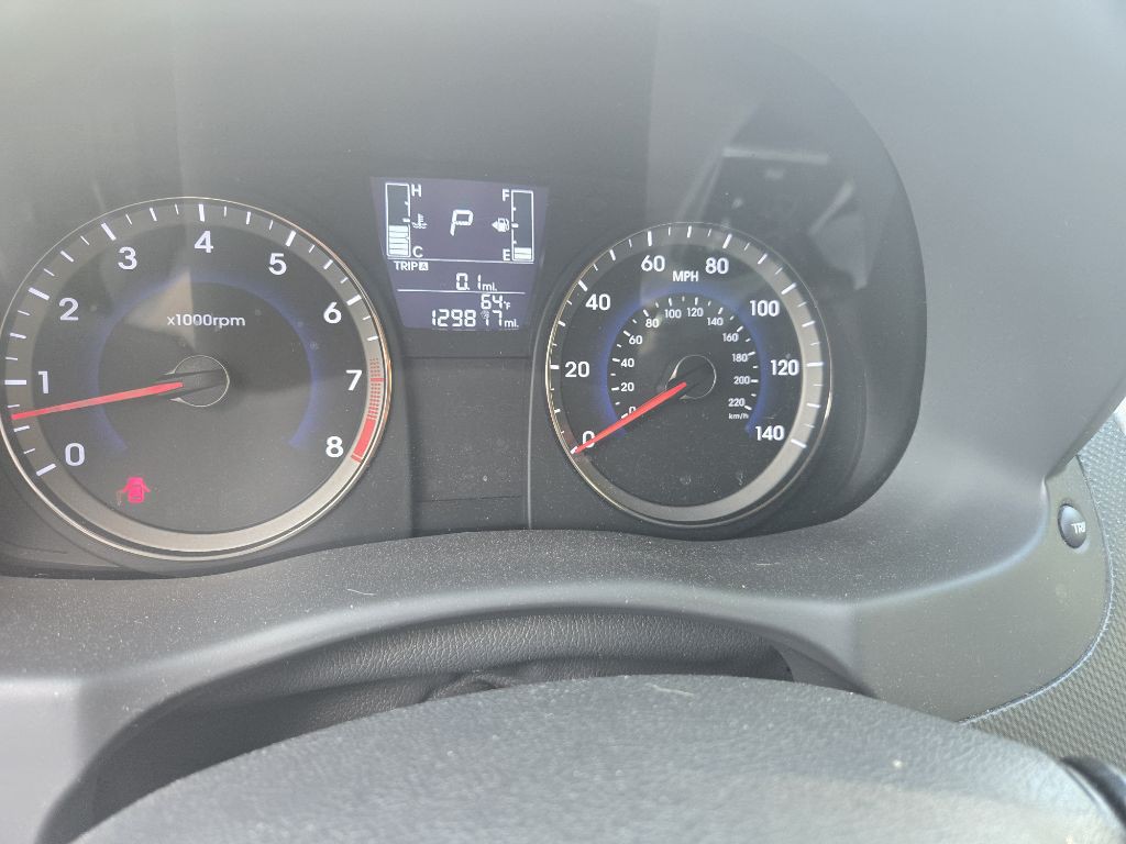 2016 Hyundai Accent Image 12