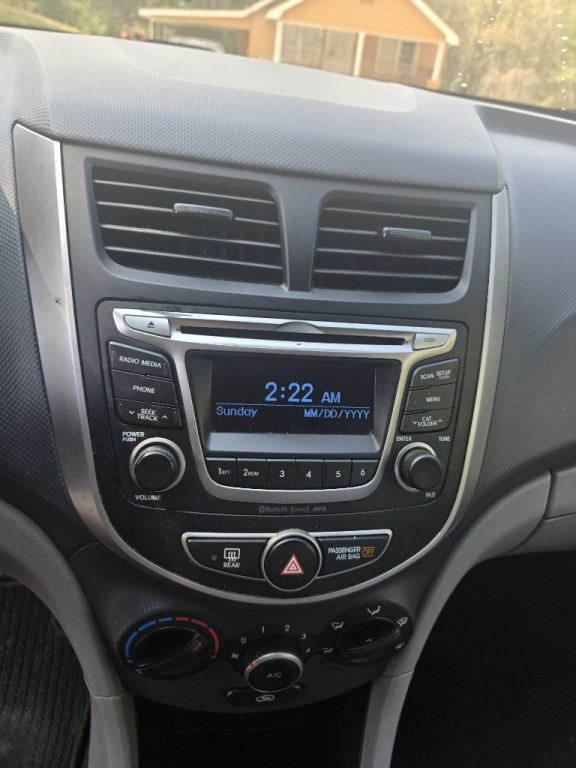 2016 Hyundai Accent Image 13