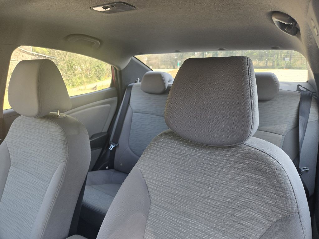 2016 Hyundai Accent Image 15