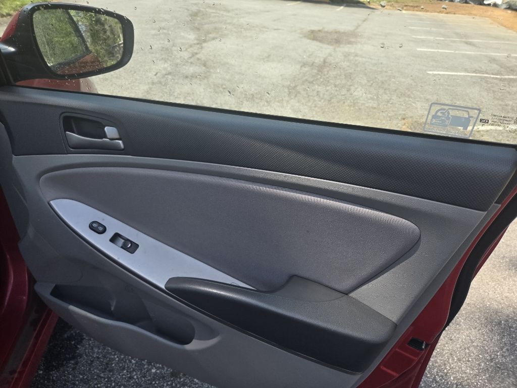 2016 Hyundai Accent Image 21