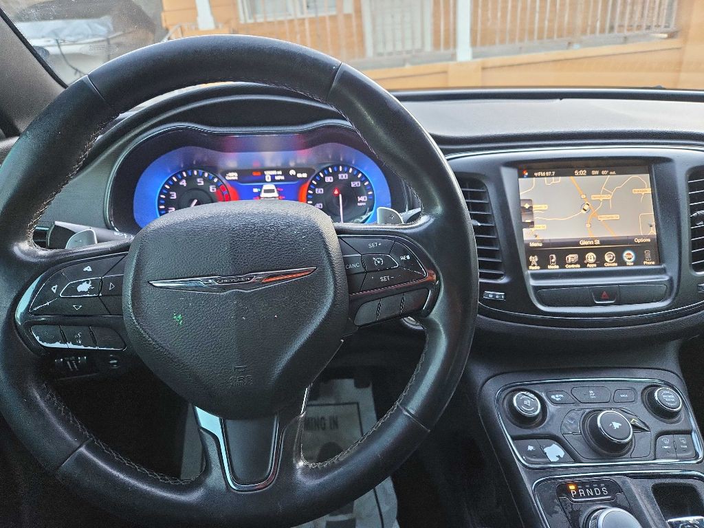 2016 Chrysler 200 Image 3