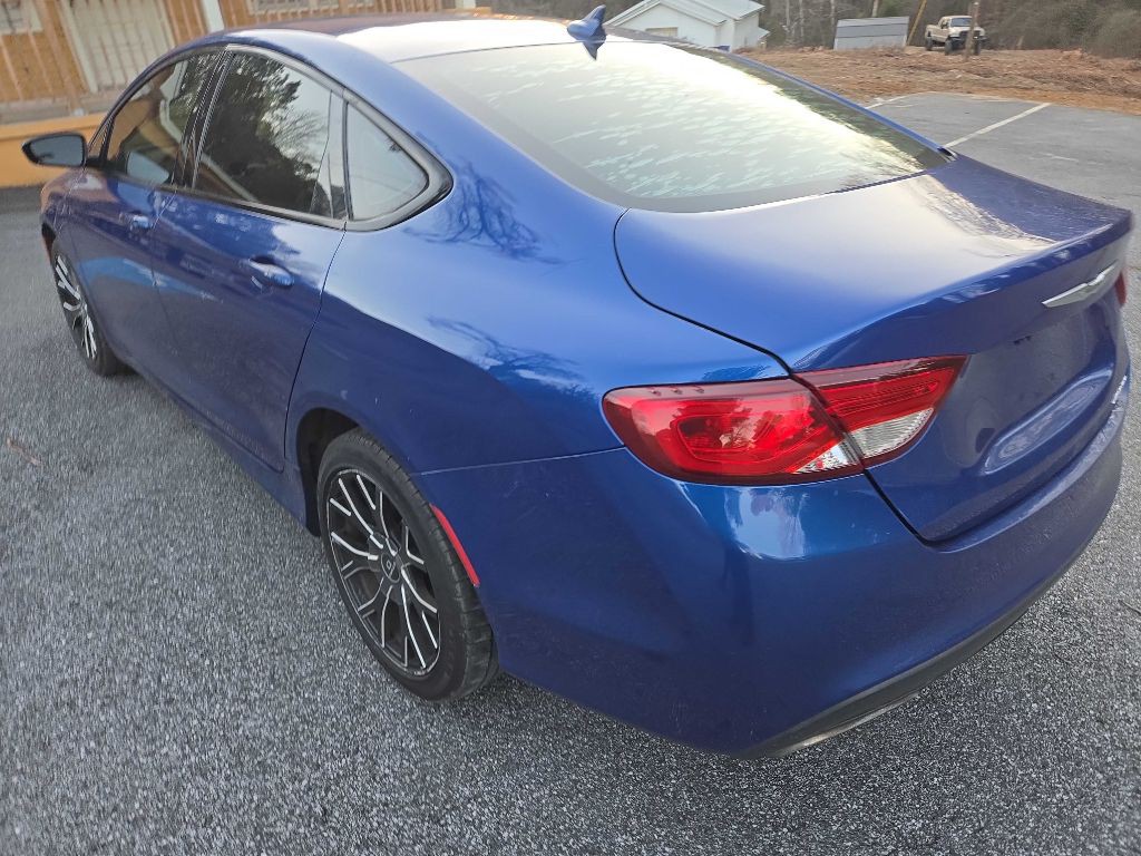 2016 Chrysler 200 Image 18