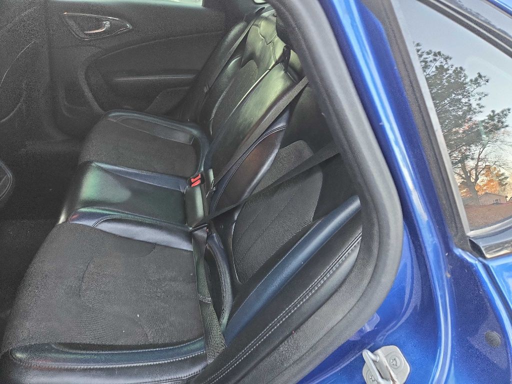 2016 Chrysler 200 Image 19