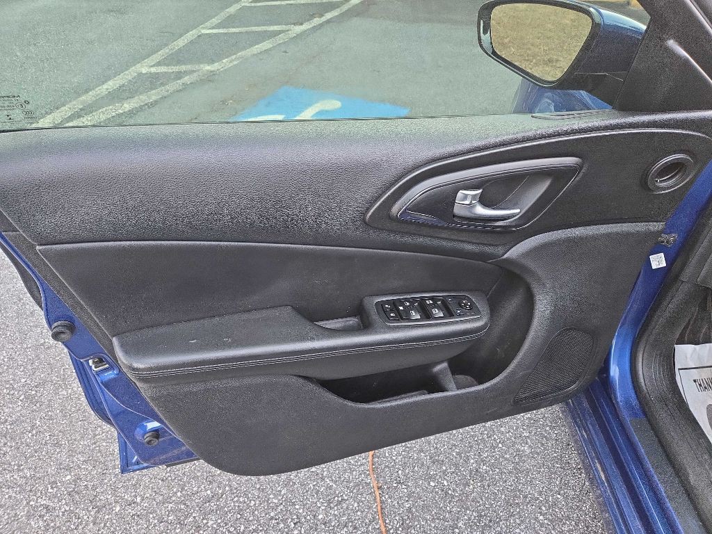 2016 Chrysler 200 Image 20