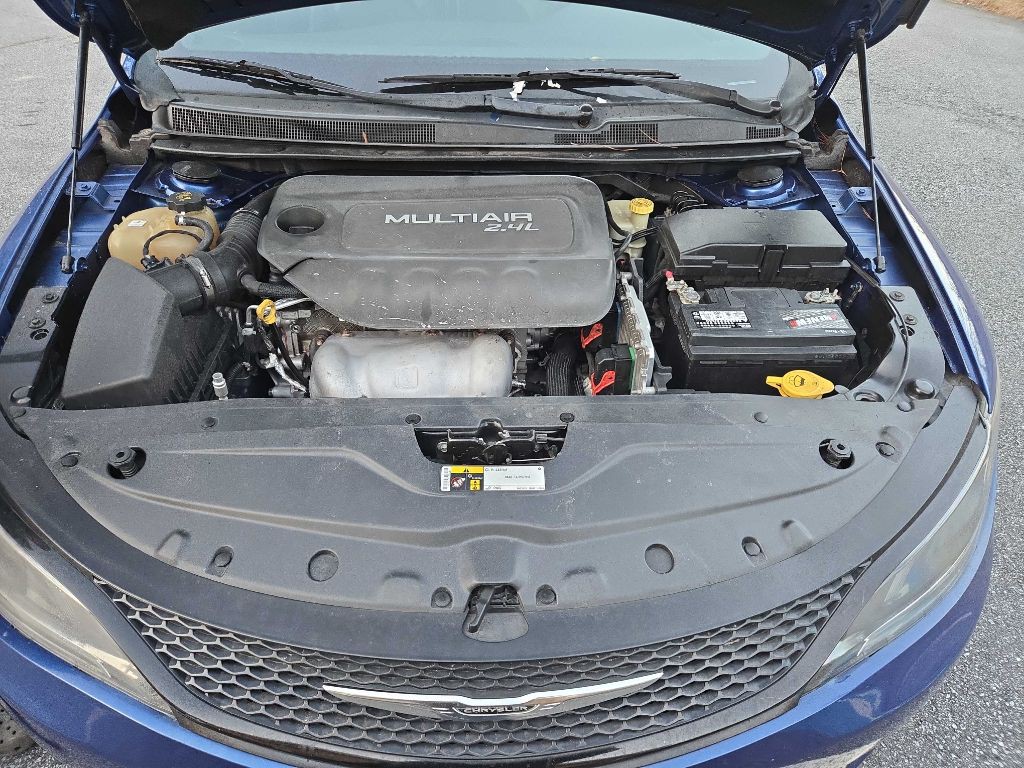 2016 Chrysler 200 Image 24