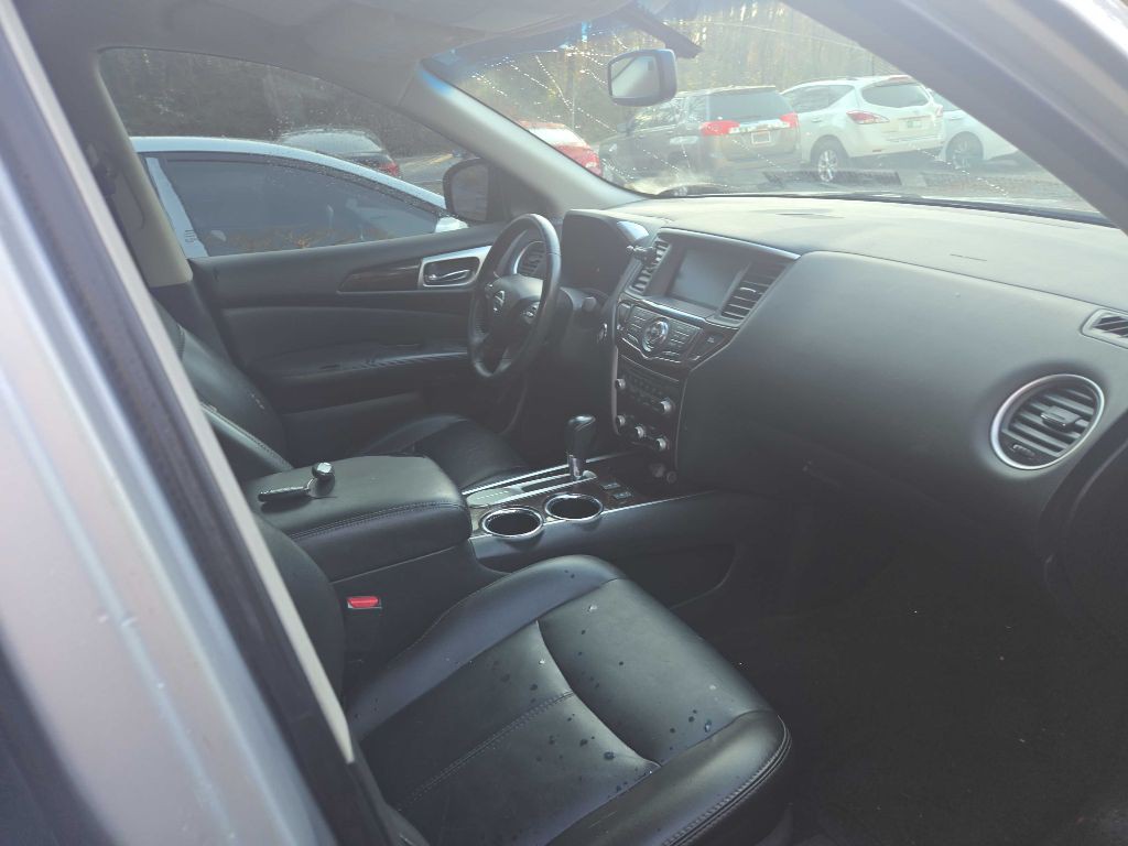 2014 Nissan Pathfinder Image 2