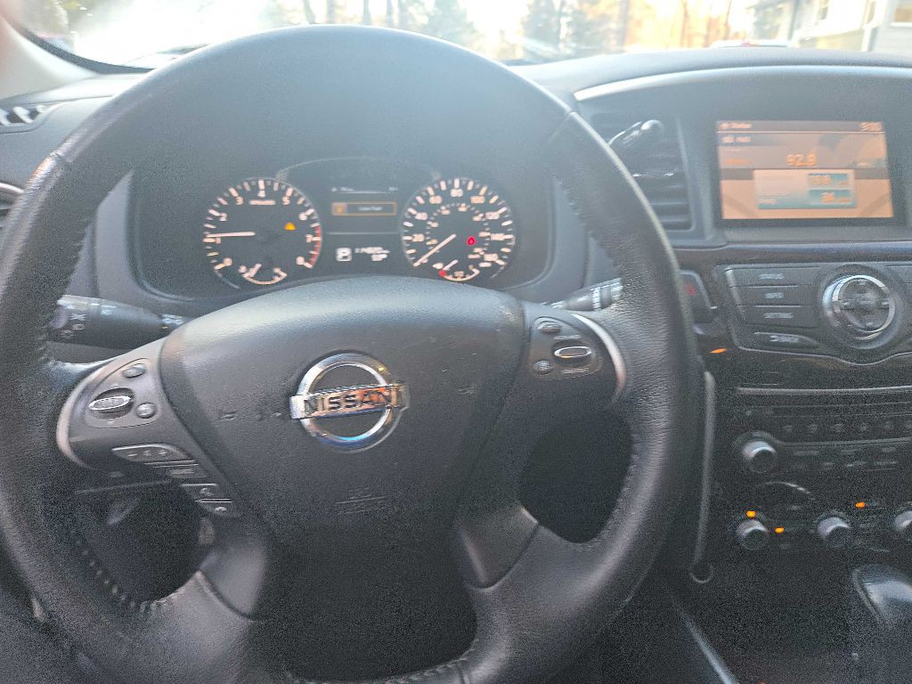 2014 Nissan Pathfinder Image 16