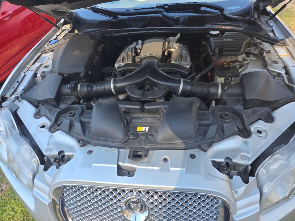 2009 Jaguar XF Image 2