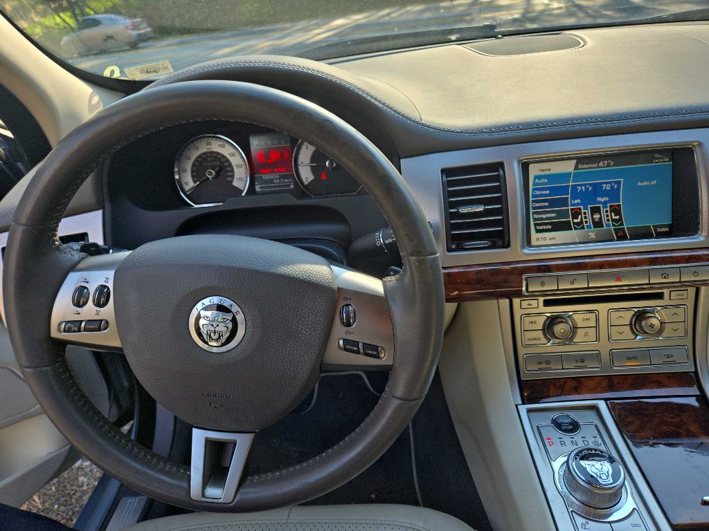 2009 Jaguar XF Image 8