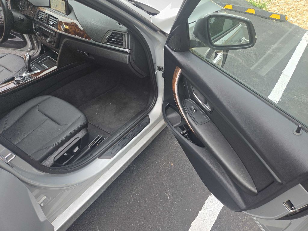 2014 BMW 3 Series Image 12
