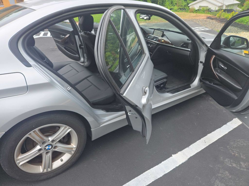 2014 BMW 3 Series Image 19