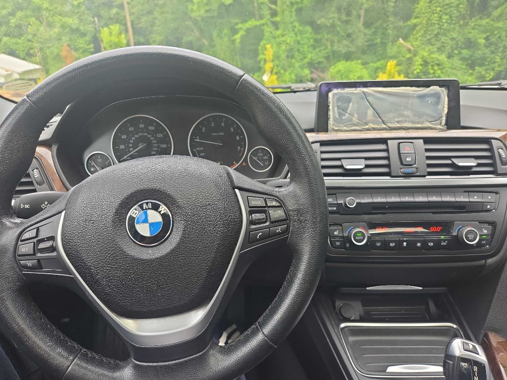 2014 BMW 3 Series Image 28