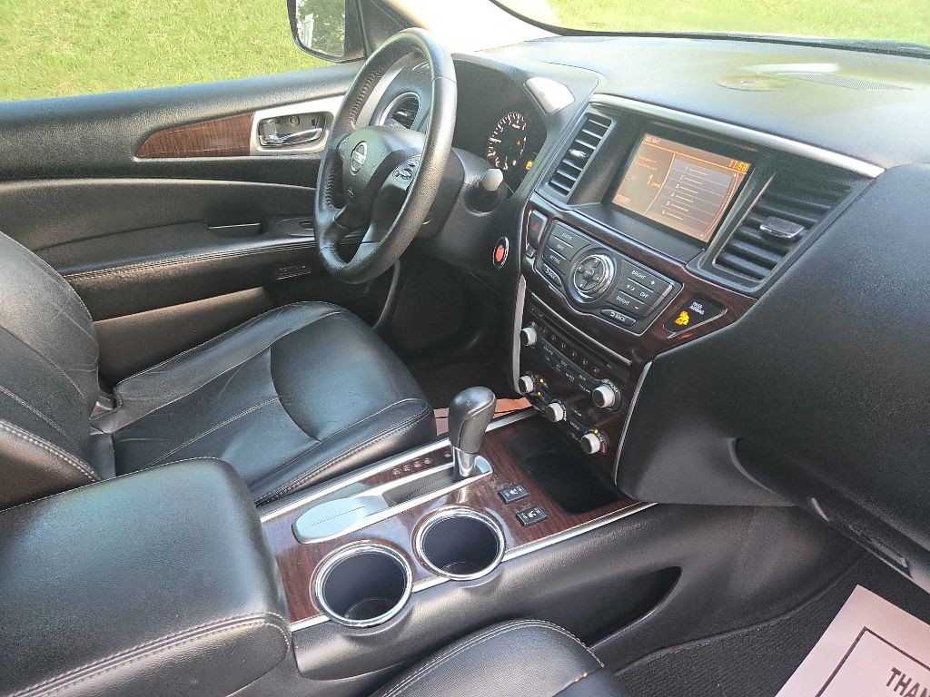 2013 Nissan Pathfinder Image 16