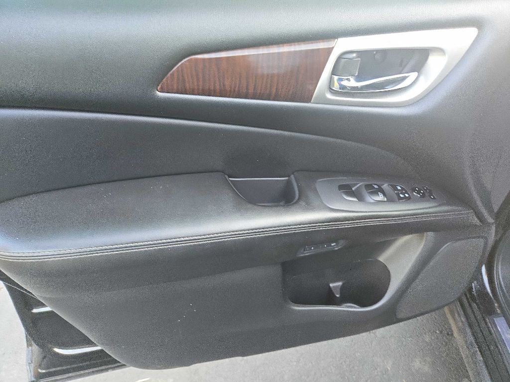 2013 Nissan Pathfinder Image 35