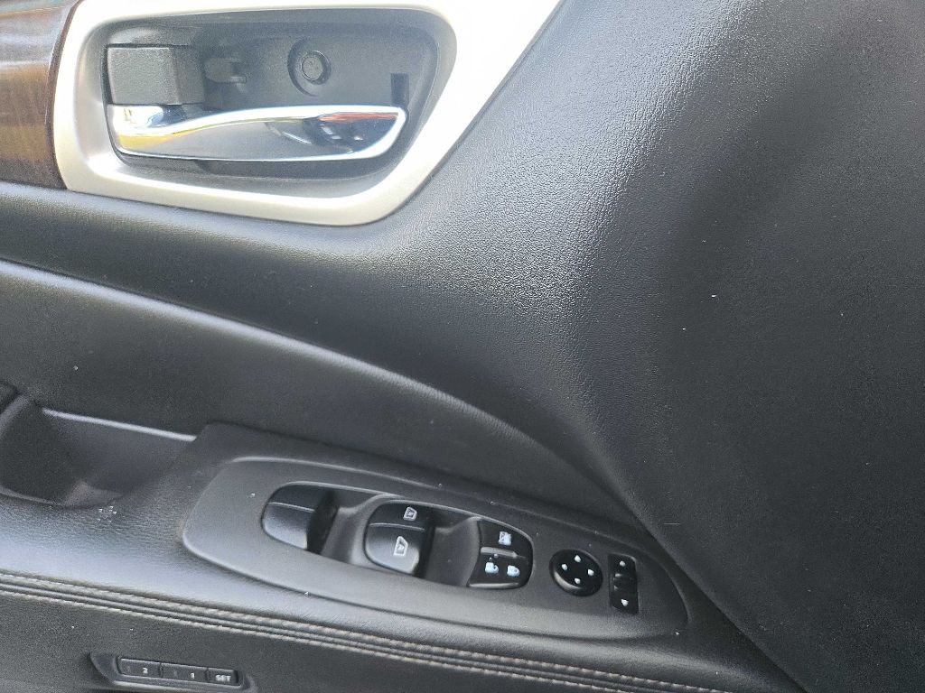 2013 Nissan Pathfinder Image 38