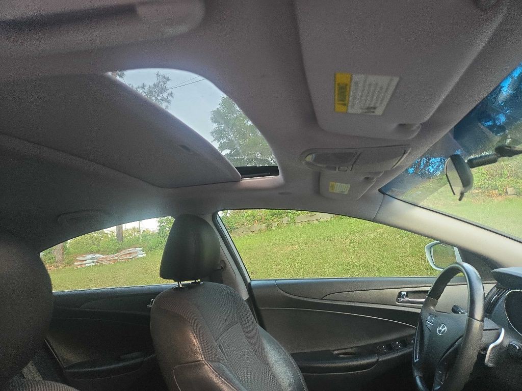 2011 Hyundai Sonata Image 12