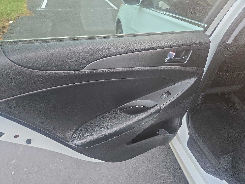 2011 Hyundai Sonata Image 19