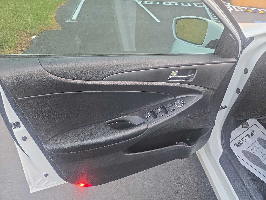 2011 Hyundai Sonata Image 23