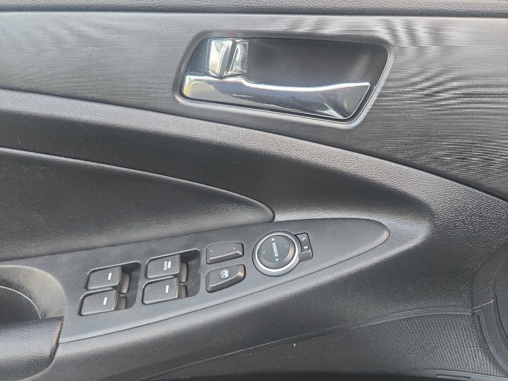 2011 Hyundai Sonata Image 25