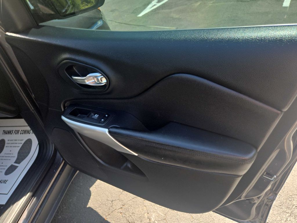 2017 Jeep Cherokee Image 5